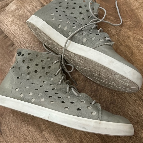 Volcom Buzz Womens skater High Tops marble leather tennis shoe sneakers Size 8.5 - Picture 3 of 13